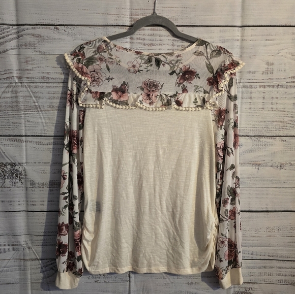 Signature Studio Floral Cream Color Womans Longsleeve Blouse Size Small - Picture 2 of 6